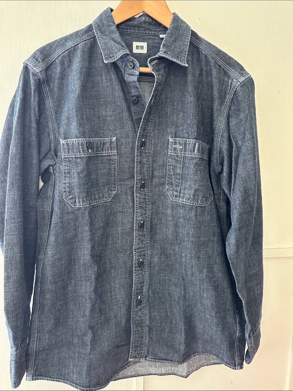 Uniqlo Men’s Dark Indigo Denim Button-Down Shirt - Picture 2 of 4